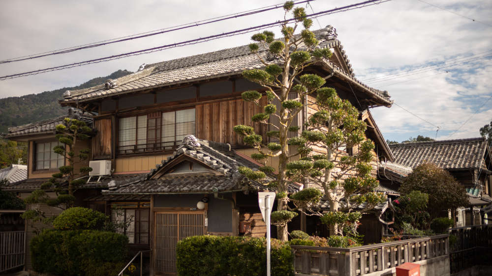 An immaculately maintained classic Japanese residential building in Owase City.