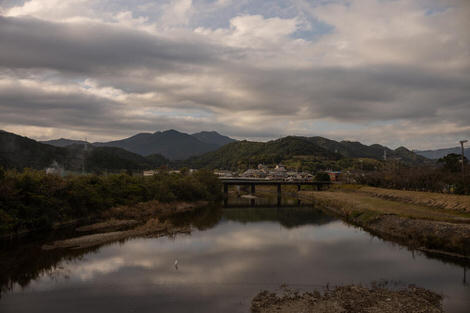 River view, bridge in background, nothing really to report here, just a pretty sky and unexpectionally beautiful green landscape.