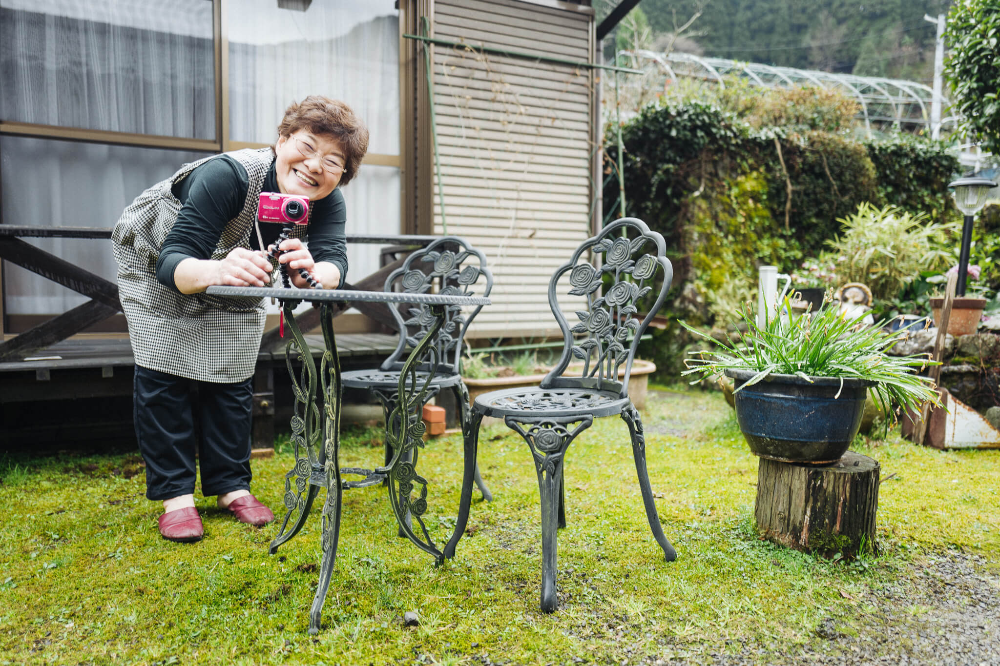Mrs. Yamamoto setting up her shot